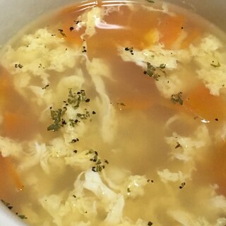 卵と人参のコンソメスープ